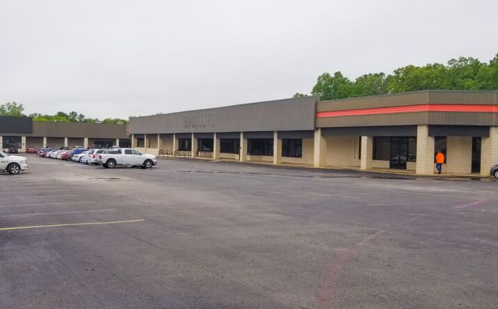 Pictures of Retail property located at 3064 Clarksville St, Paris, TX 75460 for lease - image #1