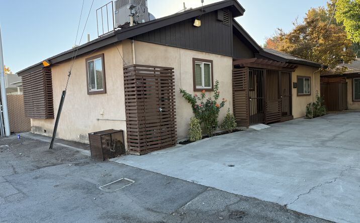 Pictures of Office property located at 2014 E St, Bakersfield, CA 93301 for lease - image #1