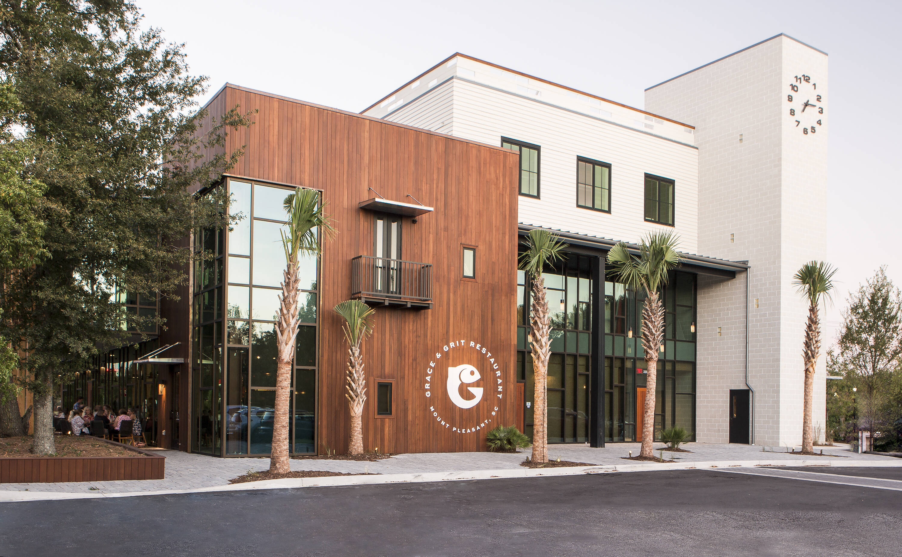 2562361