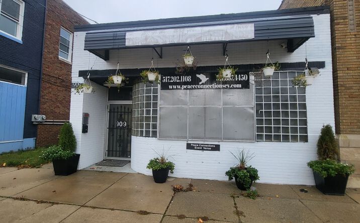 Pictures of Retail property located at 909 W Saginaw St, Lansing, MI 48915 for lease - image #1