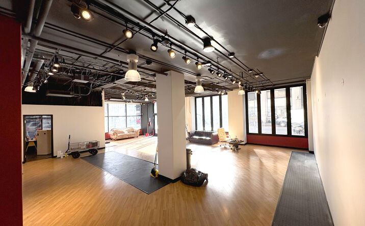 Pictures of Retail, Office property located at 215 W 7th St, Los Angeles, CA 90014 for lease - image #1