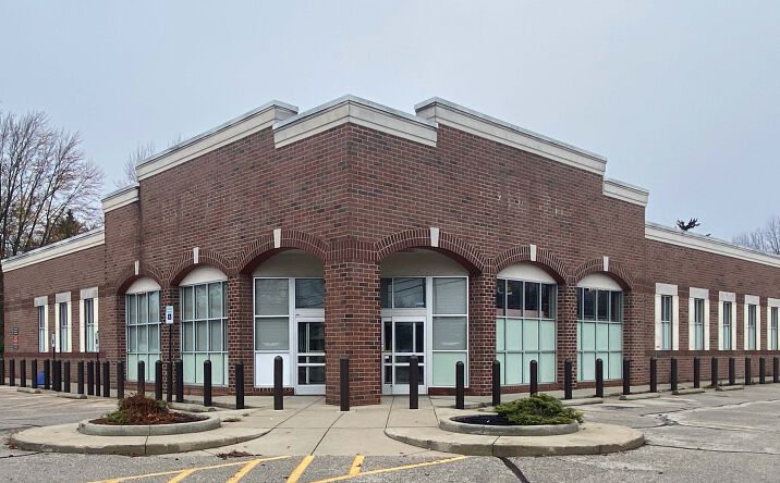 Pictures of Retail property located at 267 N Main St, Wellington, OH 44090 for lease - image #1