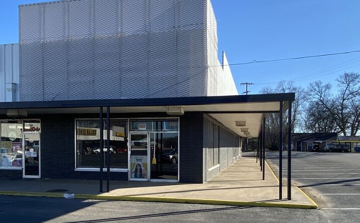 Pictures of Retail property located at 924 Providence Blvd, Clarksville, TN 37042 for lease - image #1