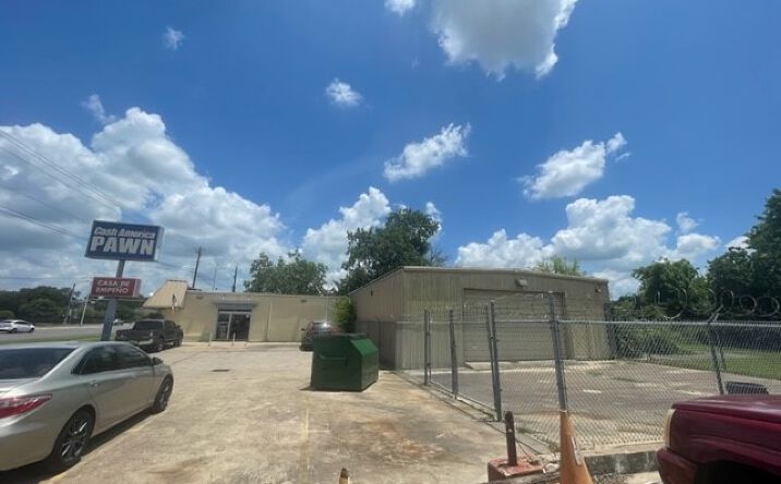 Pictures of Retail, Industrial property located at 5508 N Navarro St, Victoria, TX 77904 for lease - image #1