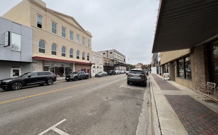 Pictures of Retail, Office, Restaurant property located at 213 E Central Ave, Belton, TX 76513 for lease - image #1