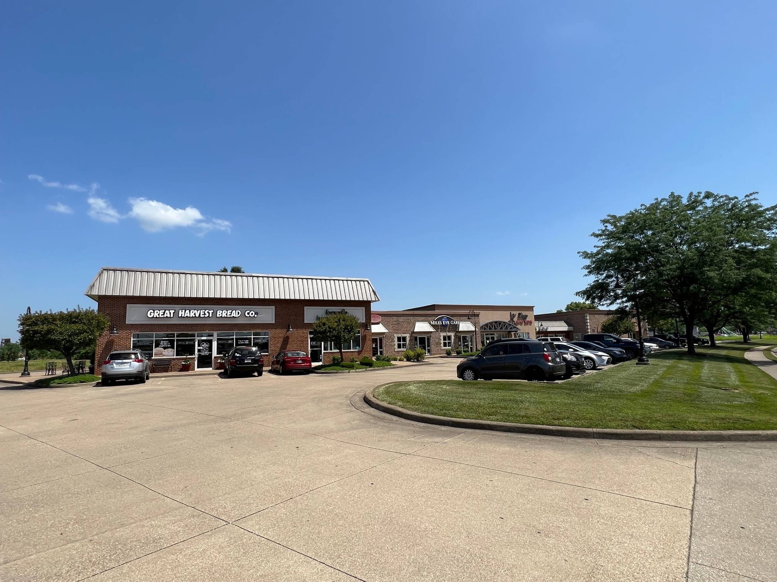 Mongo Indiana Community Building www.crexi.com - The Commercial Real Estate Exchange