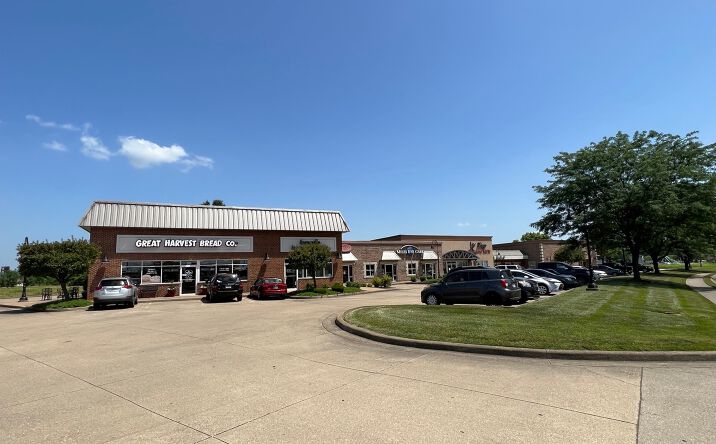 Pictures of Retail, Restaurant property located at 423 Metro Ave, Evansville, IN 47715 for lease - image #1