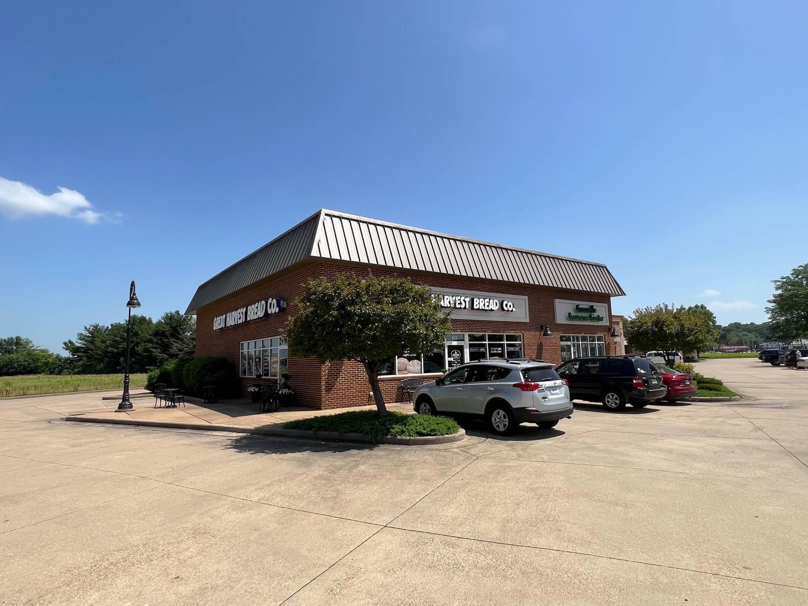 Mongo Indiana Community Building www.crexi.com - The Commercial Real Estate Exchange