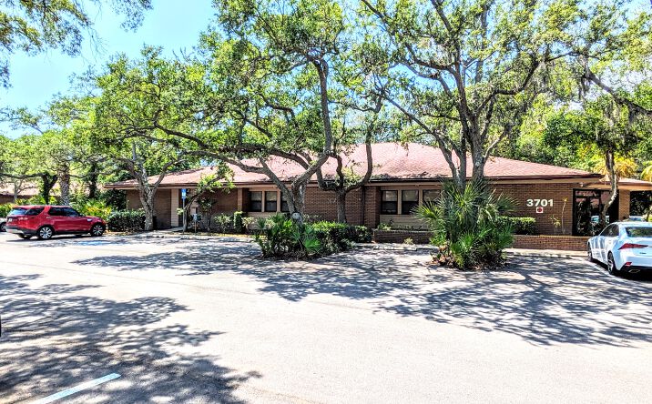 Pictures of Office property located at 3701 Cortez Rd W, Bradenton, FL 34210 for lease - image #1