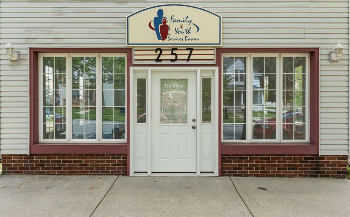 Pictures of Office property located at 257 Lincolnway, Valparaiso, IN 46383 for lease - image #1