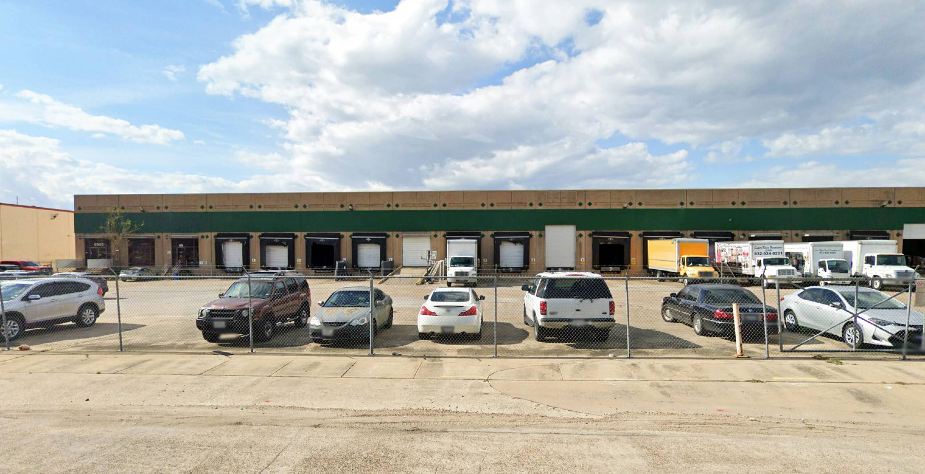 ± 40,635 SF Distribution Center | Warehouse