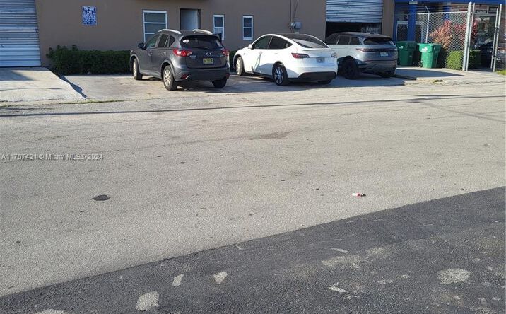 Pictures of Retail property located at 3200 NW S River Dr, Miami, FL 33142 for lease - image #1