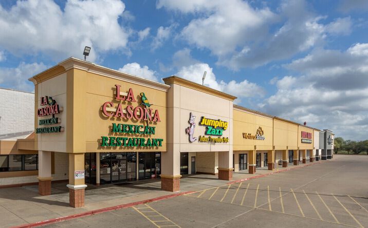Pictures of Retail property located at 28000 Southwest Fwy, Rosenberg, TX 77471 for lease - image #1