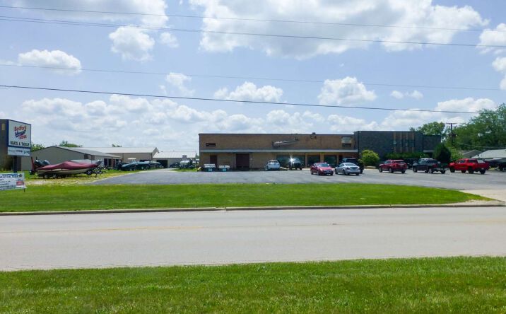 Pictures of Retail, Office, Industrial property located at 879 Bedford Rd, Morris, IL 60450 for lease - image #1