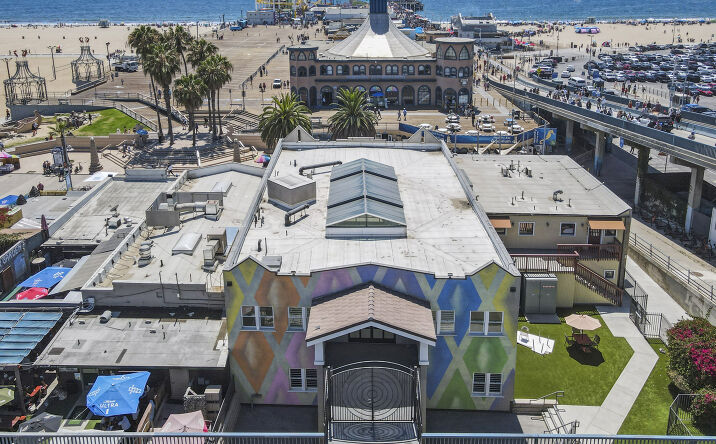 Pictures of Retail property located at 1605 Ocean Front Walk, Santa Monica, CA 90401 for lease - image #1