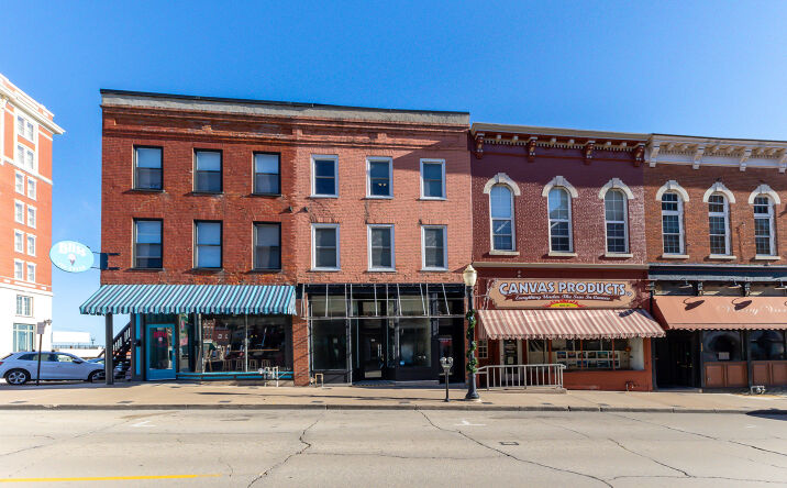 Pictures of Retail, Office property located at 190 Main St, Dubuque, IA 52001 for lease - image #1