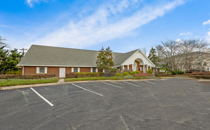 Pictures of Office property located at 800 Beverly Hanks Center, Hendersonville, NC 28792 for lease - image #1