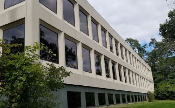Pictures of Office property located at 3561 60th St, Moline, IL 61265 for lease - image #1