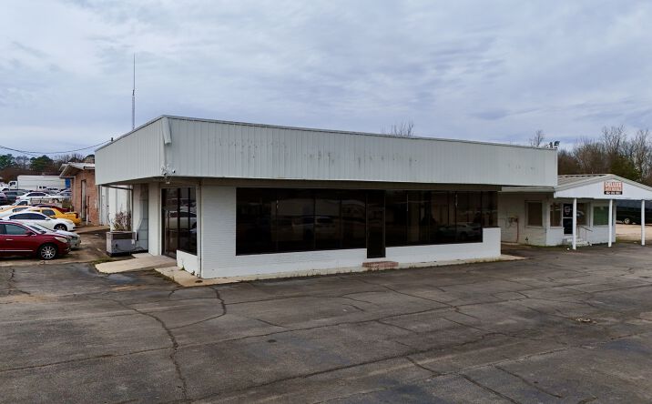 Pictures of Retail, Office, Industrial property located at 1606 S Gloster St, Tupelo, MS 38801 for lease - image #1