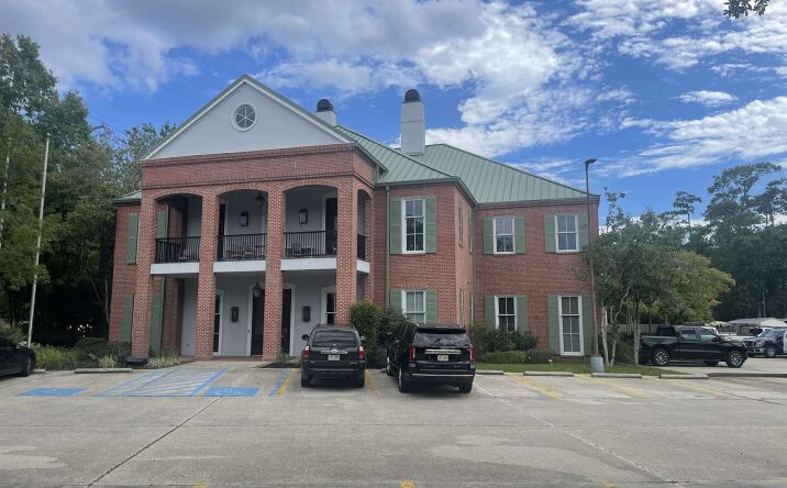 Pictures of Office property located at 735 N Causeway Blvd, Mandeville, LA 70448 for lease - image #1