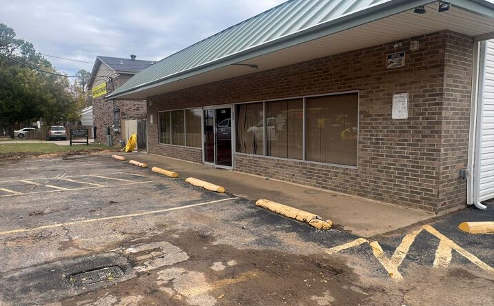 Pictures of Retail, Office, Special Purpose property located at 608 Grand Ave, Arlington, TX 76010 for lease - image #1