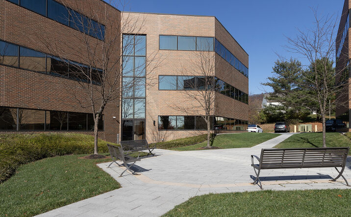 Pictures of Office property located at 2000 Linglestown Rd, Harrisburg, PA 17110 for lease - image #1