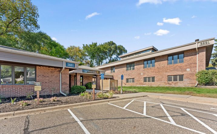 Pictures of Office property located at 5881 - 5891 Cedar Lake Rd, St. Louis Park, MN 55416 for lease - image #1