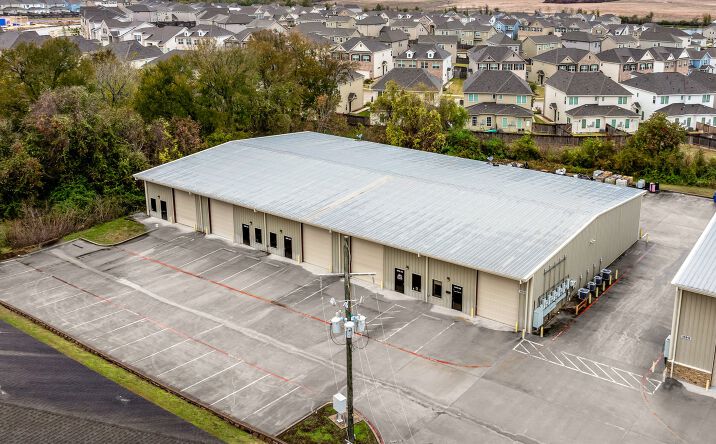 Pictures of Retail, Office, Industrial property located at 18920 Freeport Dr, Montgomery, TX 77356 for lease - image #1