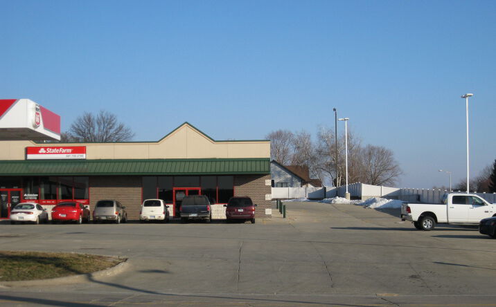 Pictures of Retail property located at 1800 S 12th Ave W, Newton, IA 50208 for lease - image #1