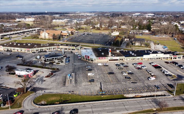 Pictures of Retail property located at 5826 W Jefferson Blvd, Fort Wayne, IN 46804 for lease - image #1