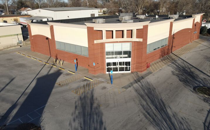 Pictures of Retail property located at 3151 SE 14th St, Des Moines, IA 50320 for lease - image #1