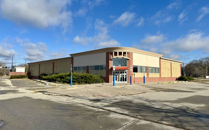 Pictures of Retail property located at 205 Franklin St, Waterloo, IA 50703 for lease - image #1