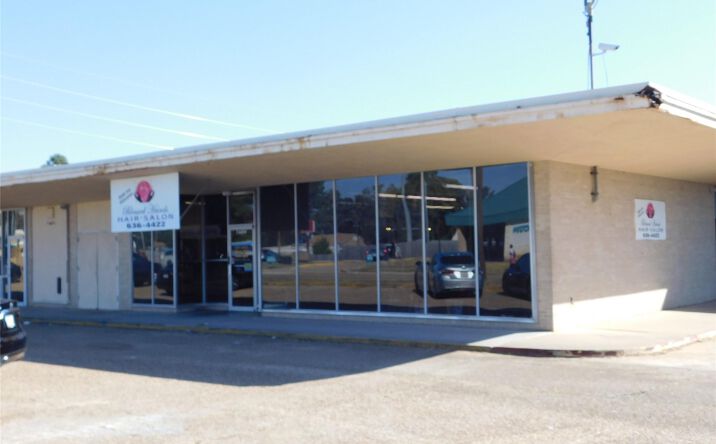 Pictures of Retail property located at 3707 Lakeshore Dr, Shreveport, LA 71109-2001 for lease - image #1