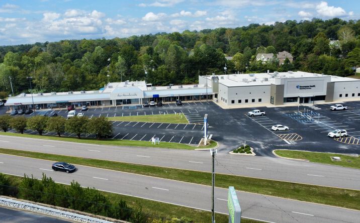 Pictures of Retail property located at 2110 Columbiana Rd, Vestavia Hills, AL 35216 for lease - image #1