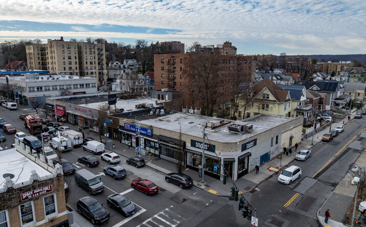 Pictures of Retail property located at 465 S Broadway, Yonkers, NY 10705 for lease - image #1