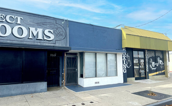 Pictures of Retail property located at 7021 Reseda Blvd, Los Angeles, CA 91335 for lease - image #1