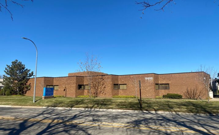 Pictures of Office property located at 19699 E 8 Mile Rd, St. Clair Shores, MI 48080 for lease - image #1