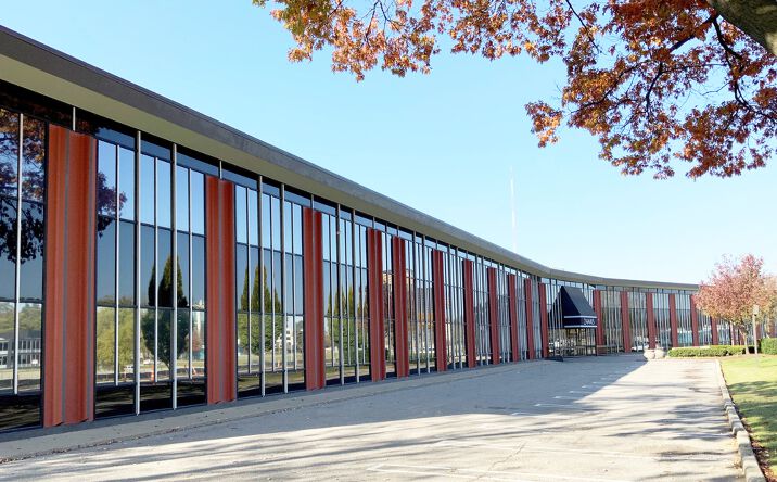 Pictures of Office property located at 24445 Northwestern Hwy, Southfield, MI 48075 for lease - image #1