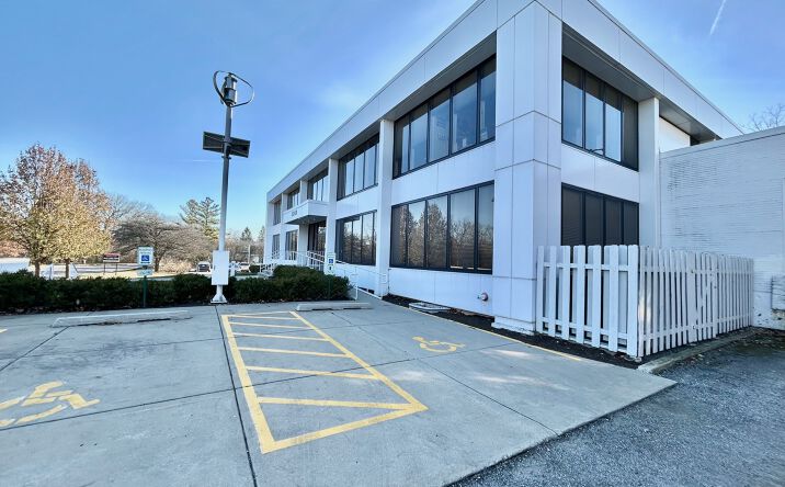 Pictures of Office property located at 3500 Western Ave, Highland Park, IL 60035 for lease - image #1