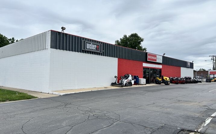 Pictures of Retail, Office, Industrial property located at 1200 N 8th St, Springfield, IL 62702 for lease - image #1