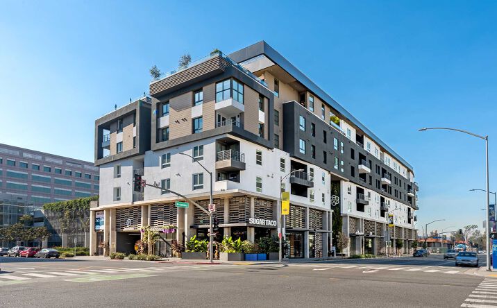Pictures of Retail property located at 500 W Broadway, Long Beach, CA 90802 for lease - image #1