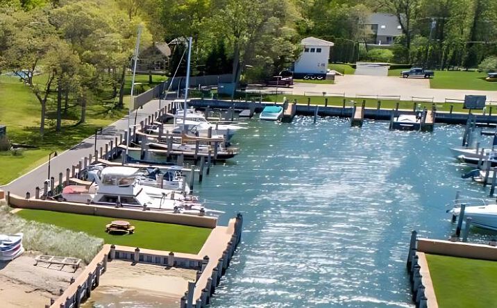 Pictures of Retail property located at 219 Three Mile Harbor Hog Creek Rd, East Hampton, NY 11937 for lease - image #1