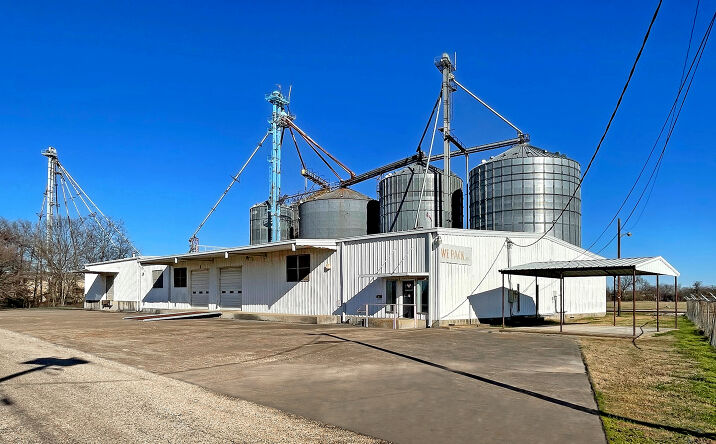 Pictures of Industrial property located at 1760 7th St NW, Paris, TX 75460 for lease - image #1