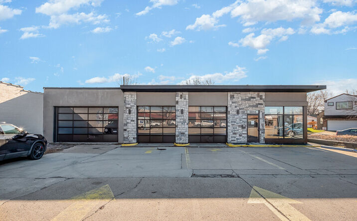 Pictures of Retail, Office, Restaurant property located at 6855 Allen Rd, Allen Park, MI 48101 for lease - image #1