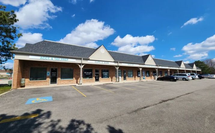 Pictures of Retail property located at 2450 W Grass Lake Rd, Lindenhurst, IL 60046 for lease - image #1