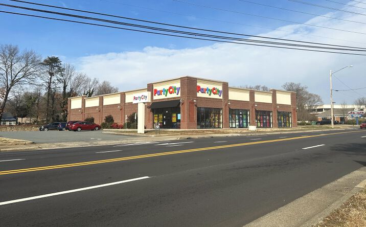 Pictures of Retail property located at 566 S Stratford Rd, Winston-Salem, NC 27103 for lease - image #1
