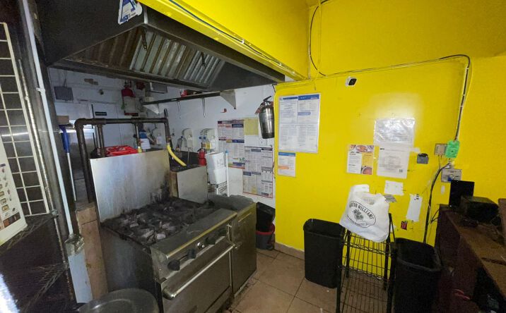 Pictures of Retail, Restaurant property located at 231 Thompson St, New York, NY 10012 for lease - image #1