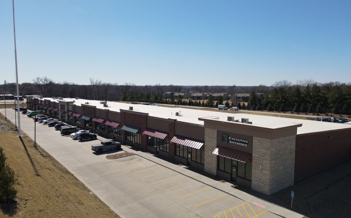 Pictures of Retail, Office, Industrial property located at 5548 NW 2nd St, Des Moines, IA 50313 for lease - image #1