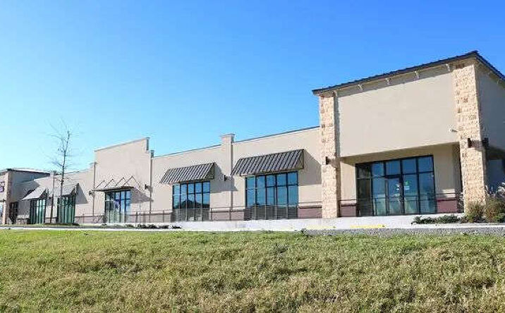 Pictures of Retail property located at 2744 Manhattan Blvd, Harvey, LA 70058 for lease - image #1