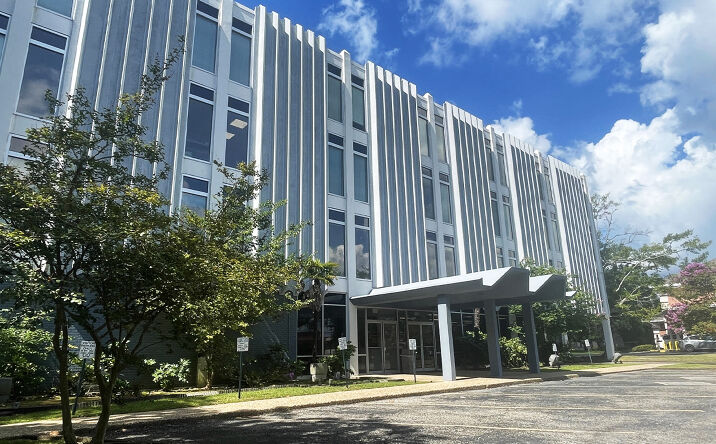 Pictures of Office property located at 1126 Jackson Ave, Pascagoula, MS 39567 for lease - image #1